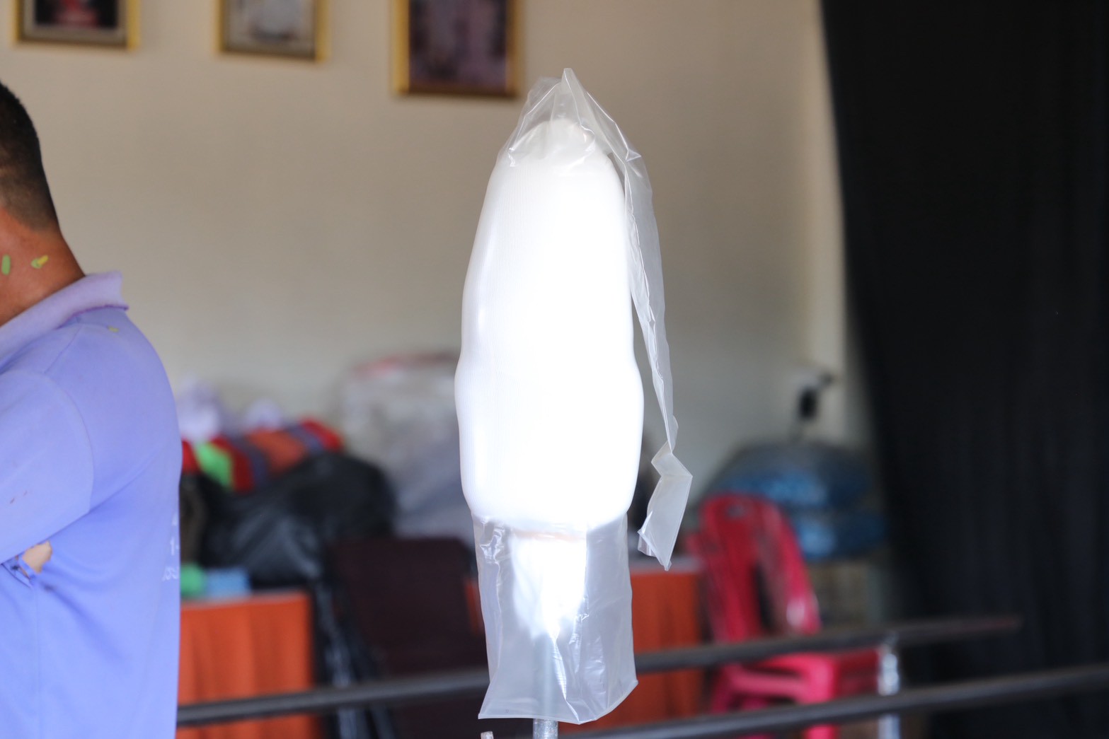 title - เลขาฯ ส.ป.ก. รุดให้กำลังใจพี่น้องเกษตรกรในเขตปฏิรูปที่ดินพื้นที่ชายแดนอุบลฯ ใกล้จุดสู้รบเพียง 7 กม.